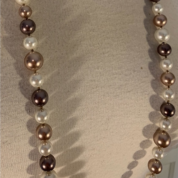 Pearl Necklace - Picture 2 of 4